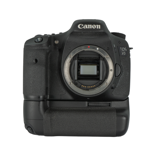 Canon EOS 7D DSLR Body with BG-E7 Battery Grip