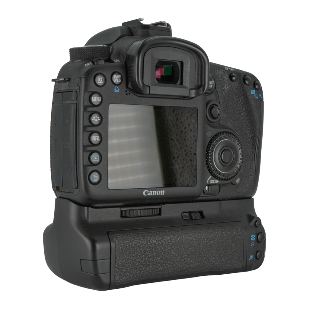 Canon EOS 7D DSLR Body with BG-E7 Battery Grip